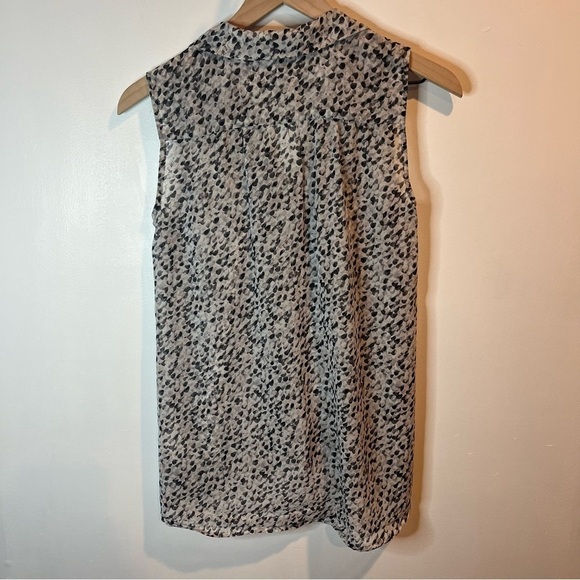 Women’s | H&M sleeveless button down sheer blouse | Size 4 - Picture 4 of 8